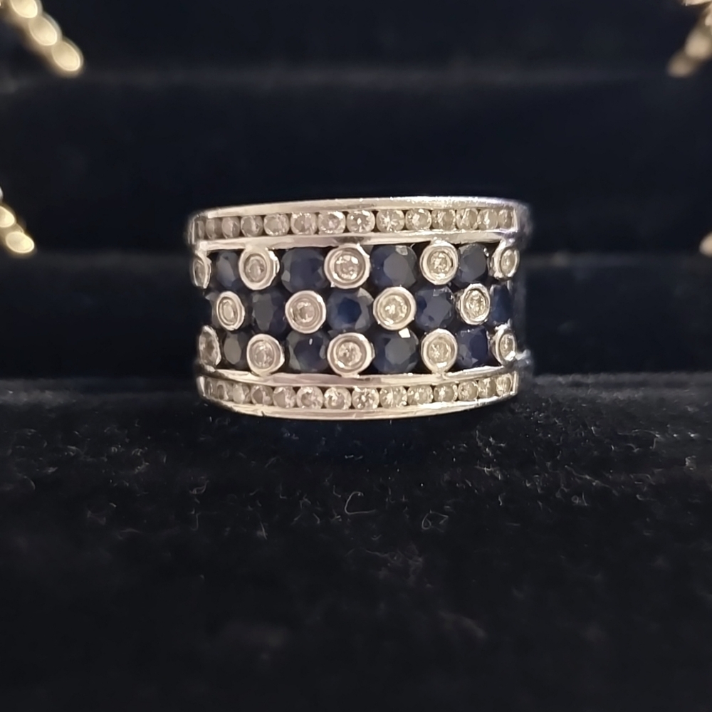 14K WG Elegant Blue Saphire & Diamond Ring Size 7.5